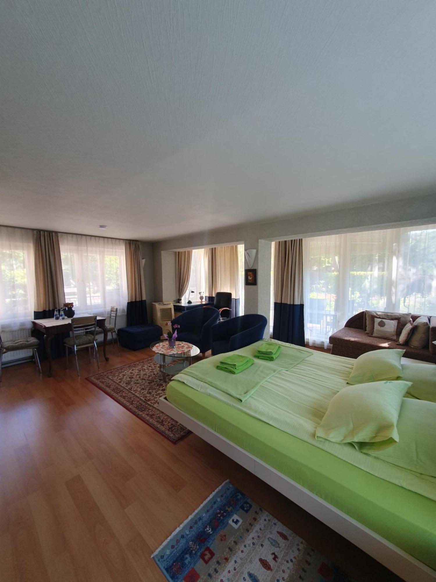 Villa Leonardo Ventspils Extérieur photo